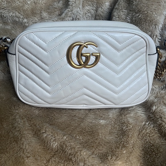 Gucci Marmont Chain Shoulder Bag in Cream - Picture 2 of 16